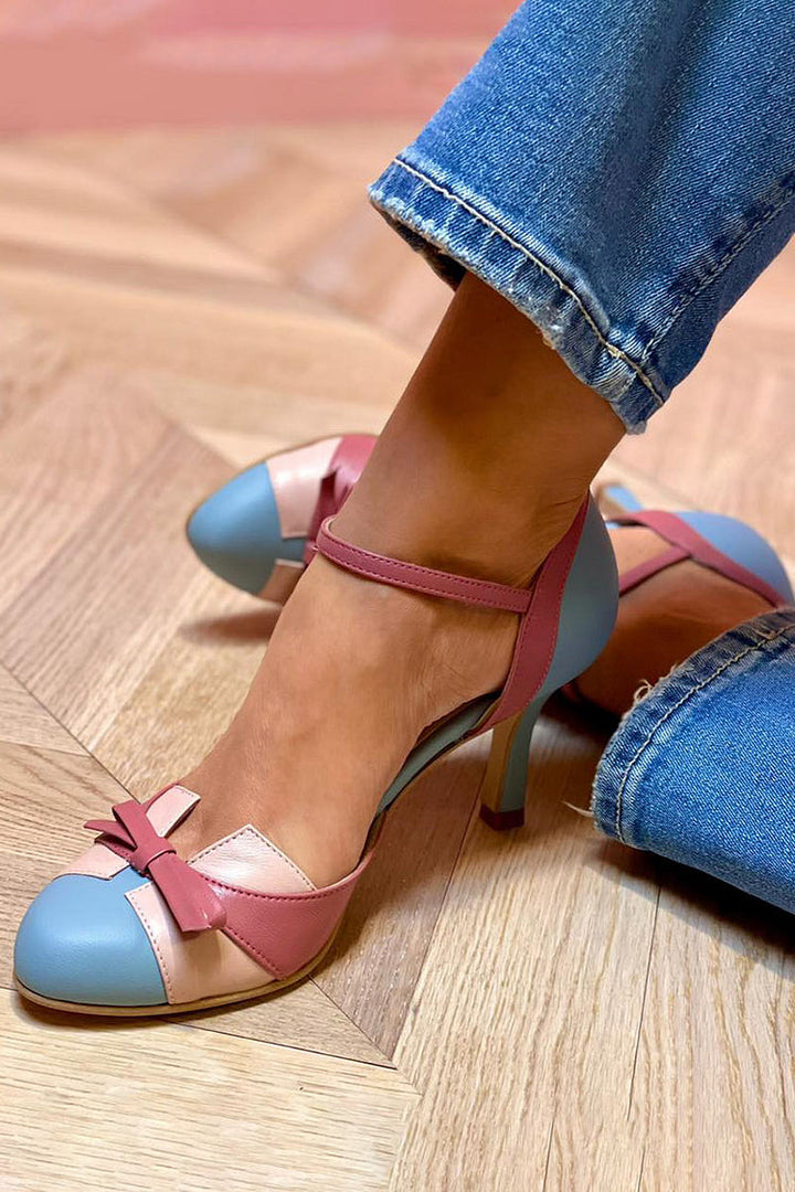 AN OPEN-TOE HEEL WITH BOW DETAIL