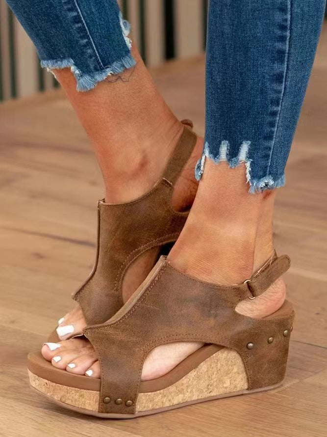Toe Ring Flat Sandals – Minimalist, Comfortable Slip-On Style for Effortless Summer Outfits